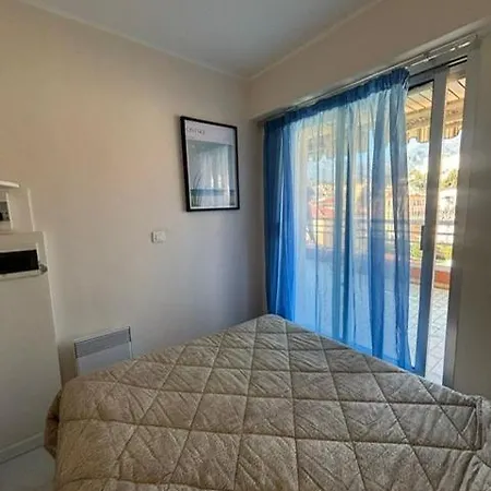 With Sunny Terrace Air Conditioning Διαμέρισμα Μεντόν